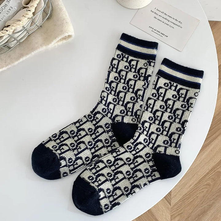 
Luxury socks with letter pattern
Women's polyester winter socks
Warm fashionable socks 2024
