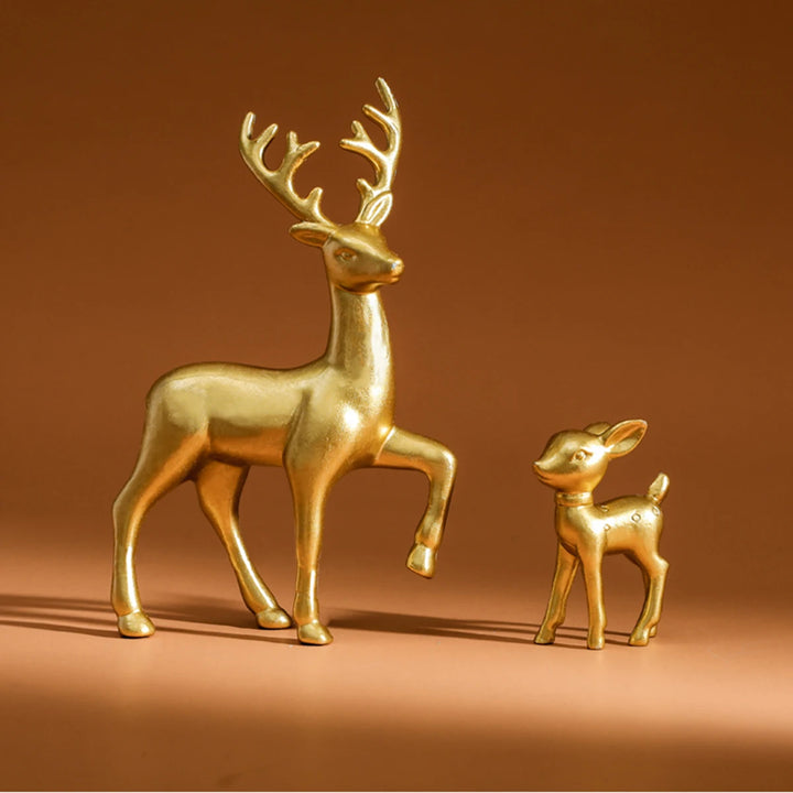 Christmas deer set with lifelike woodland design