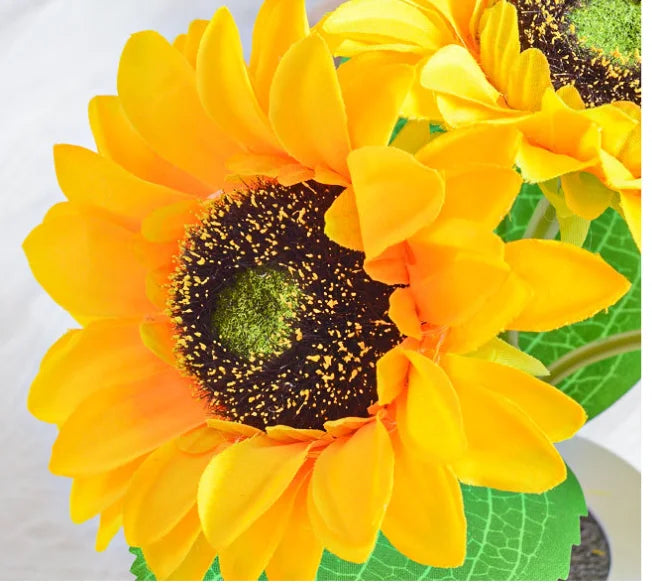 Sunflower Lamp with dimmable light and USB charging