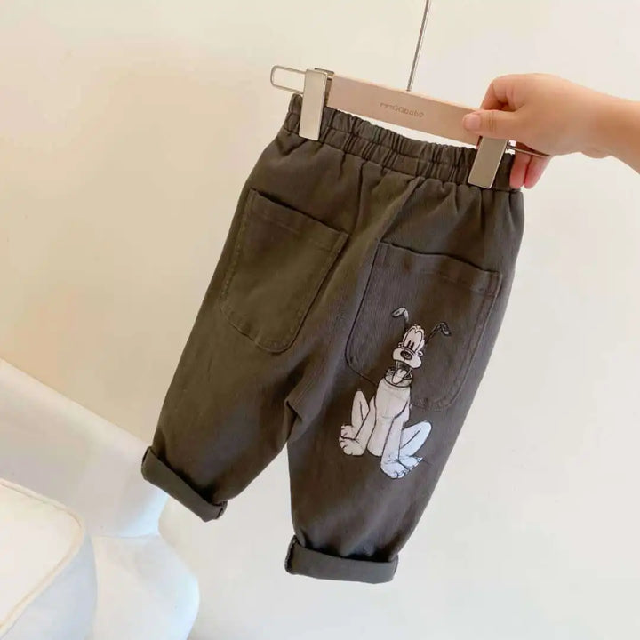 
Boys denim pants with Mickey Mouse
Disney casual trousers for boys
Boys mid-waist elastic denim pants
Mickey Mouse pants for boys aged 4-6
Casual Disney pants for spring season
Boys Mickey Mouse embroidered jeans
Full length denim trousers for boys
Boys cartoon print casual pants
