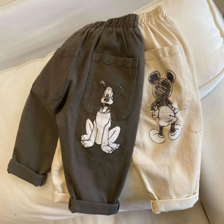 
Boys denim pants with Mickey Mouse
Disney casual trousers for boys
Boys mid-waist elastic denim pants
Mickey Mouse pants for boys aged 4-6
Casual Disney pants for spring season
Boys Mickey Mouse embroidered jeans
Full length denim trousers for boys
Boys cartoon print casual pants
